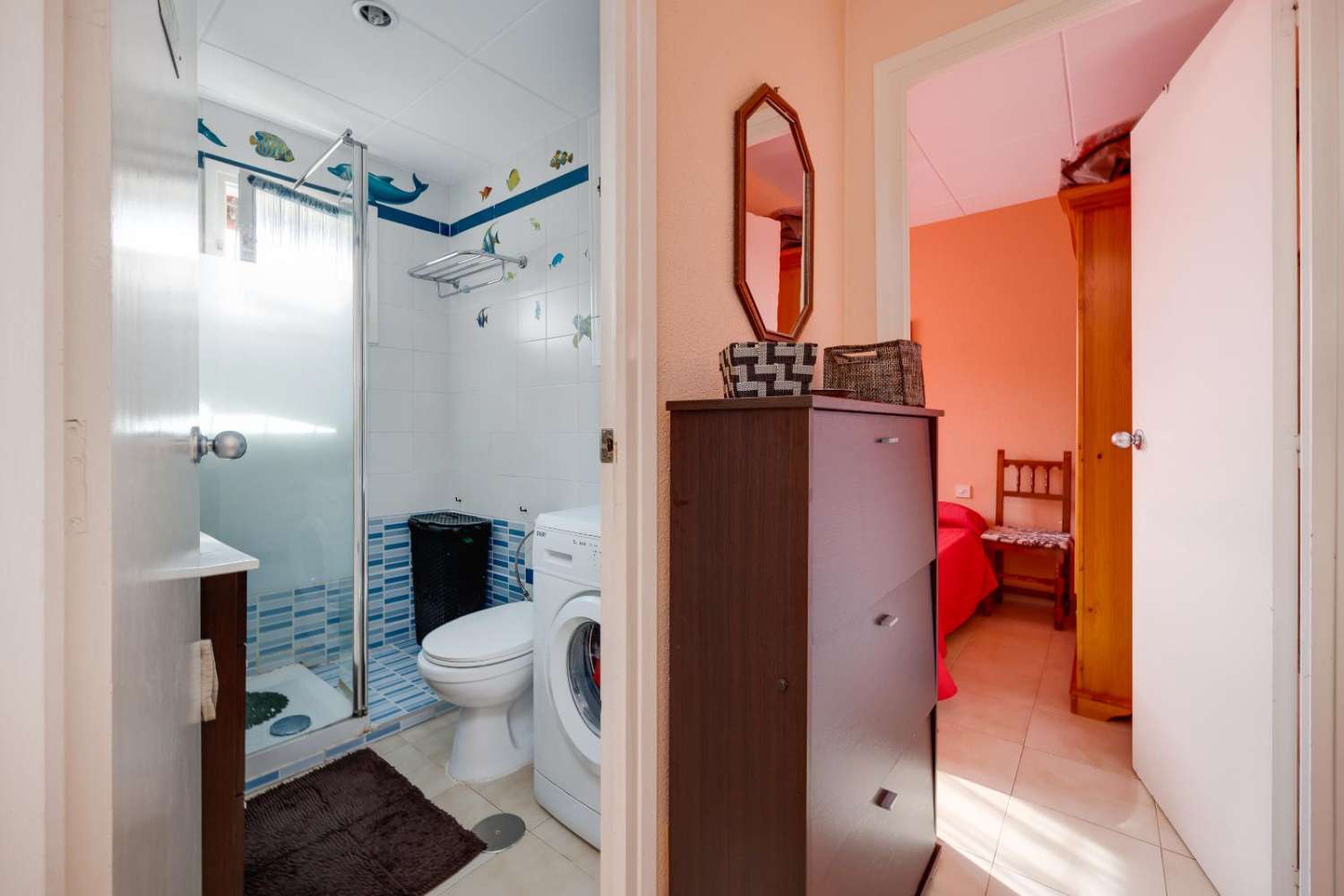 ACOGEDORA VIVIENDA PAREADA CON AMPLIO JARDÍN Y EXCELENTE UBICACIÓN EN LA FLORIDA, ORIHUELA COSTA