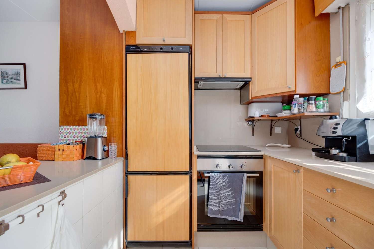 ACOGEDORA VIVIENDA PAREADA CON AMPLIO JARDÍN Y EXCELENTE UBICACIÓN EN LA FLORIDA, ORIHUELA COSTA