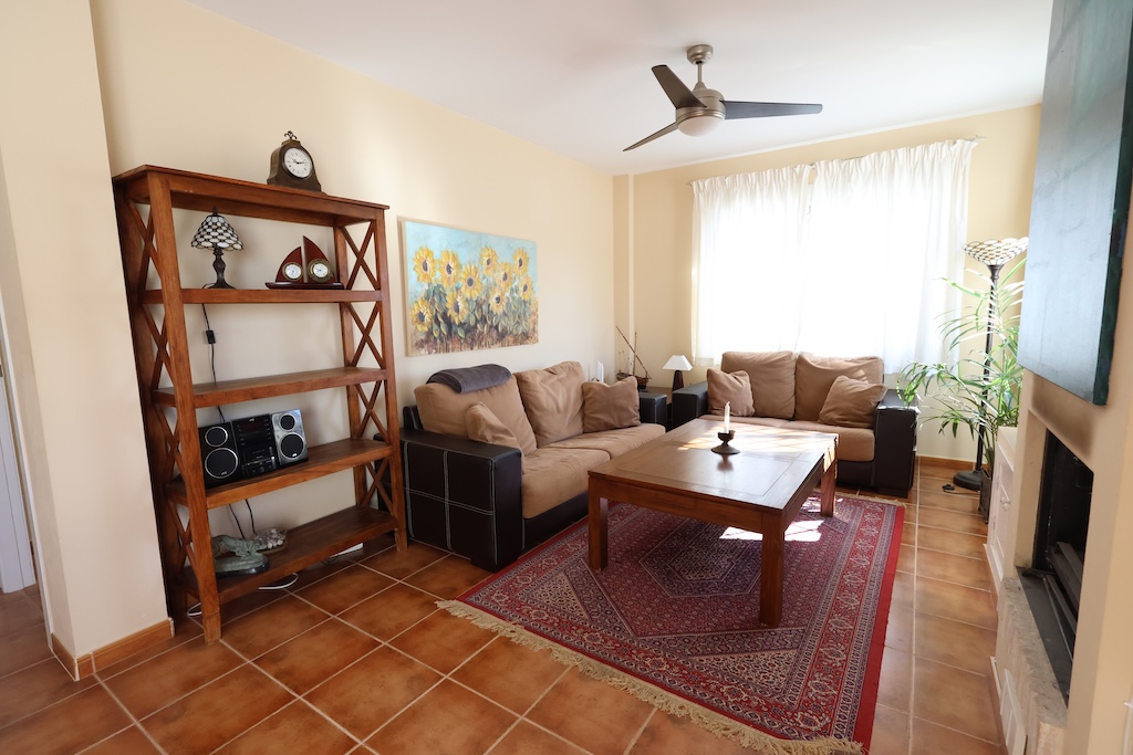 迷人的伊维萨岛风格转角半独立式别墅,位于 LOMAS DE CAMPOAMOR,可欣赏海景,朝南