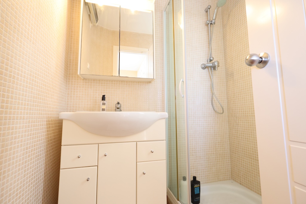 迷人的伊维萨岛风格转角半独立式别墅,位于 LOMAS DE CAMPOAMOR,可欣赏海景,朝南