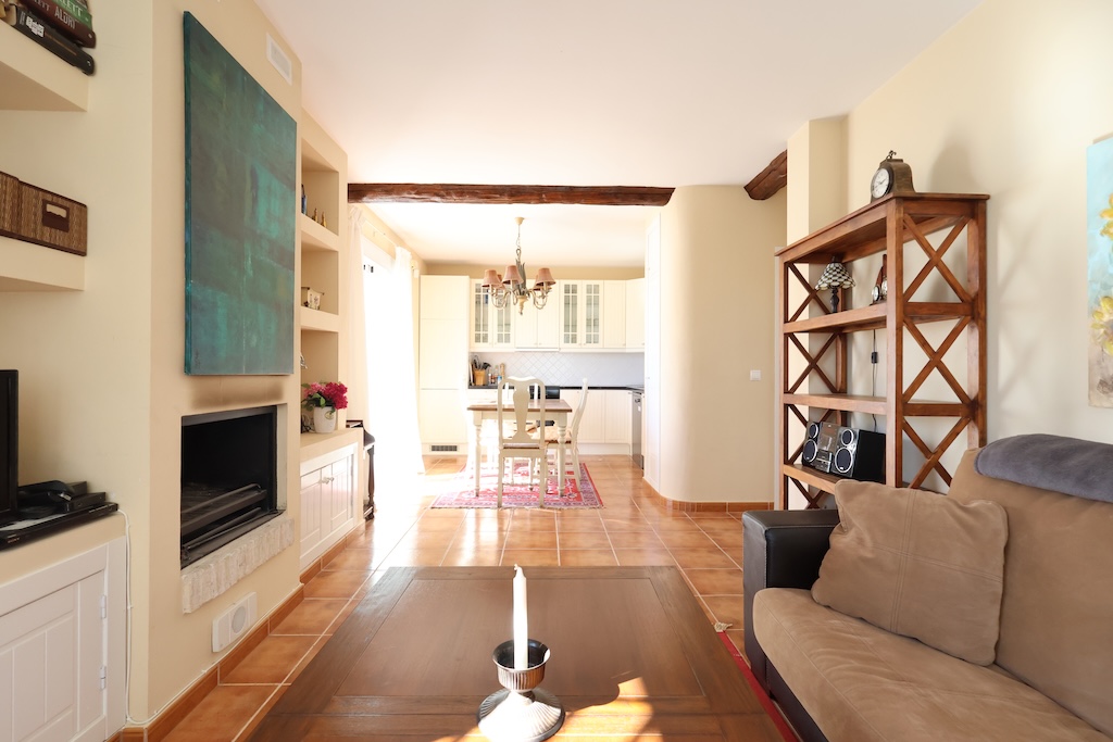 迷人的伊维萨岛风格转角半独立式别墅,位于 LOMAS DE CAMPOAMOR,可欣赏海景,朝南