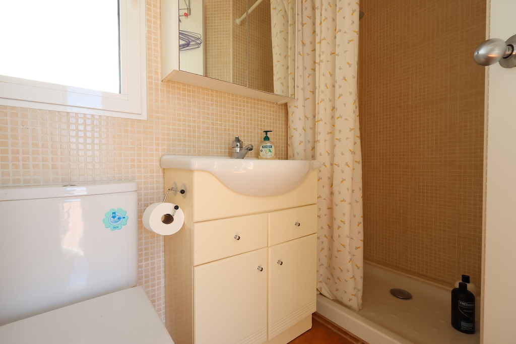 迷人的伊维萨岛风格转角半独立式别墅,位于 LOMAS DE CAMPOAMOR,可欣赏海景,朝南