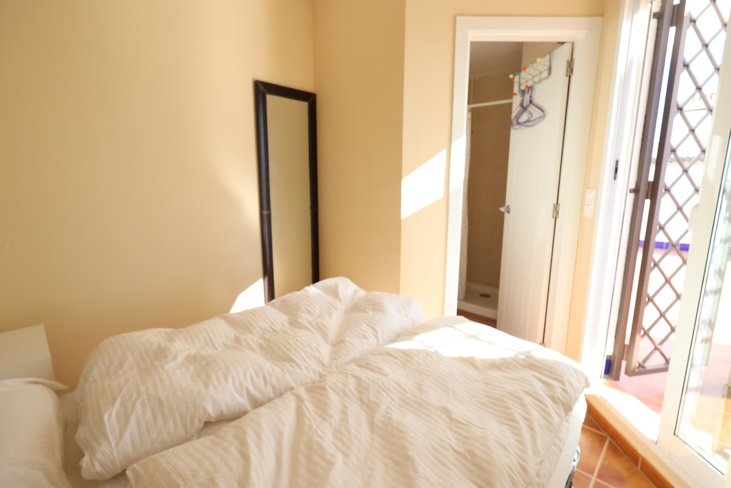 迷人的伊维萨岛风格转角半独立式别墅,位于 LOMAS DE CAMPOAMOR,可欣赏海景,朝南