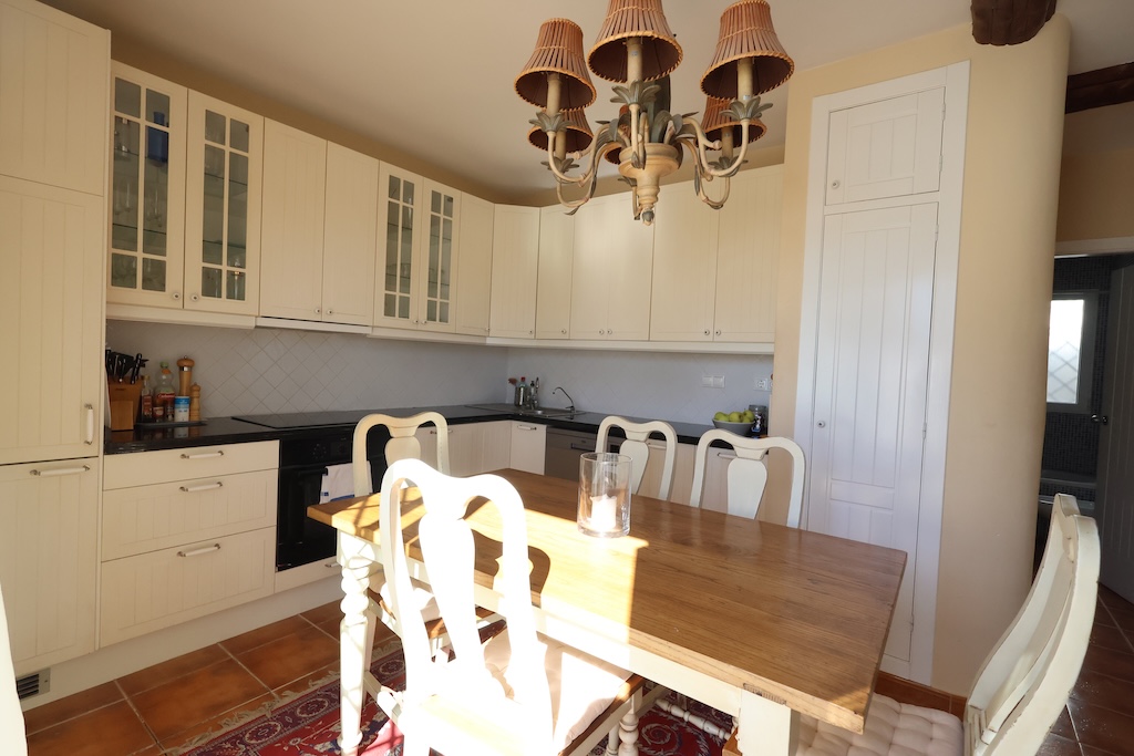 迷人的伊维萨岛风格转角半独立式别墅,位于 LOMAS DE CAMPOAMOR,可欣赏海景,朝南