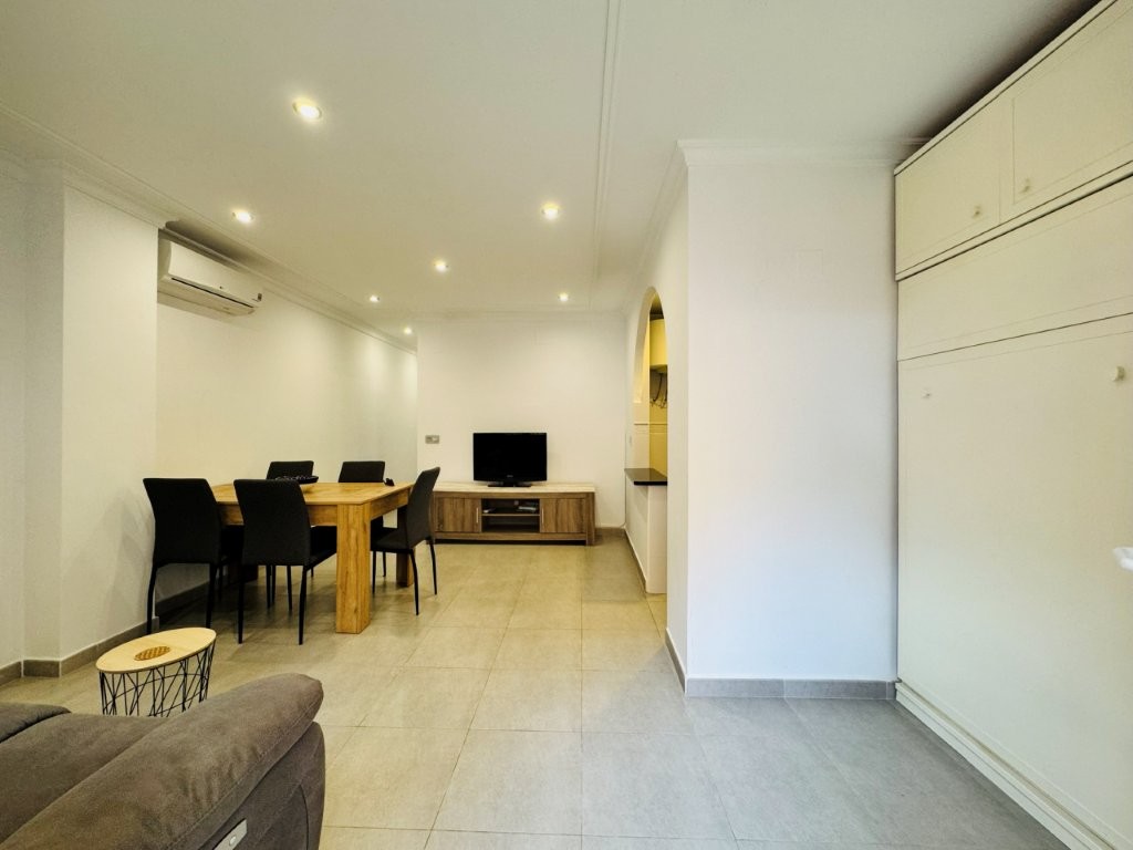 城市化 ALANIS——靠近海滩的舒适房屋,设有公共游泳池和私人车库空间