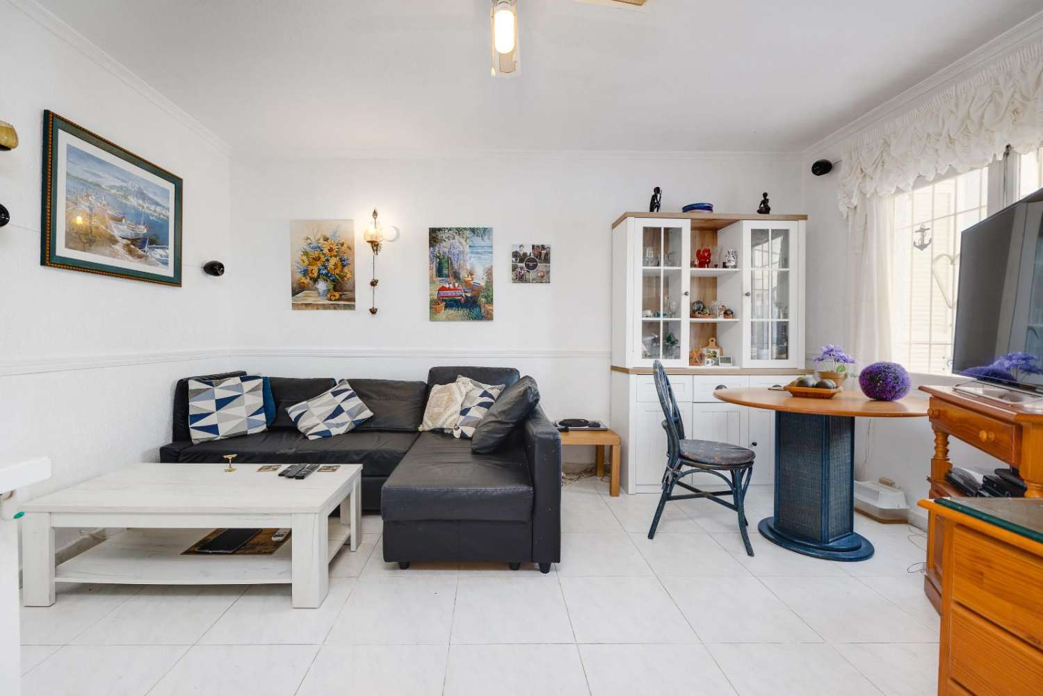 靠近海滩的迷人半独立式住宅