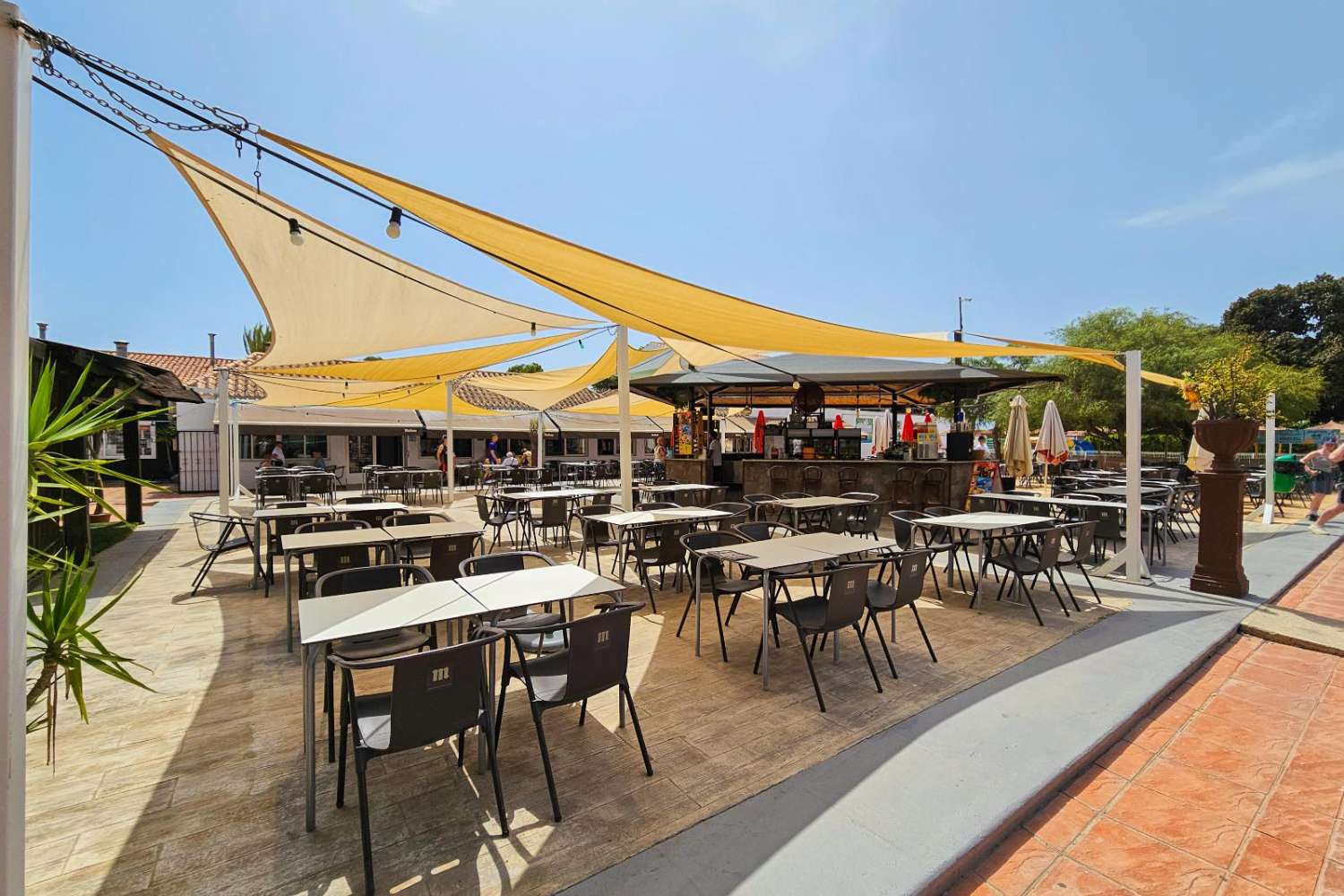 靠近海滩的迷人半独立式住宅