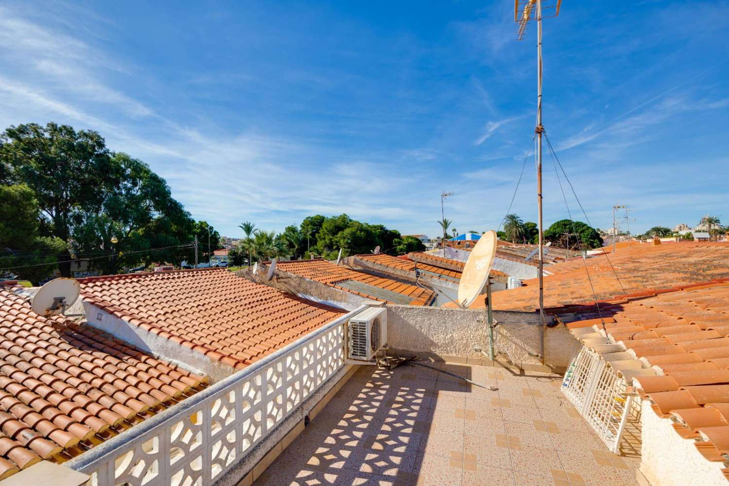 靠近海滩的迷人半独立式住宅