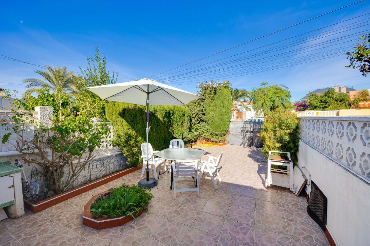 靠近海滩的迷人半独立式住宅