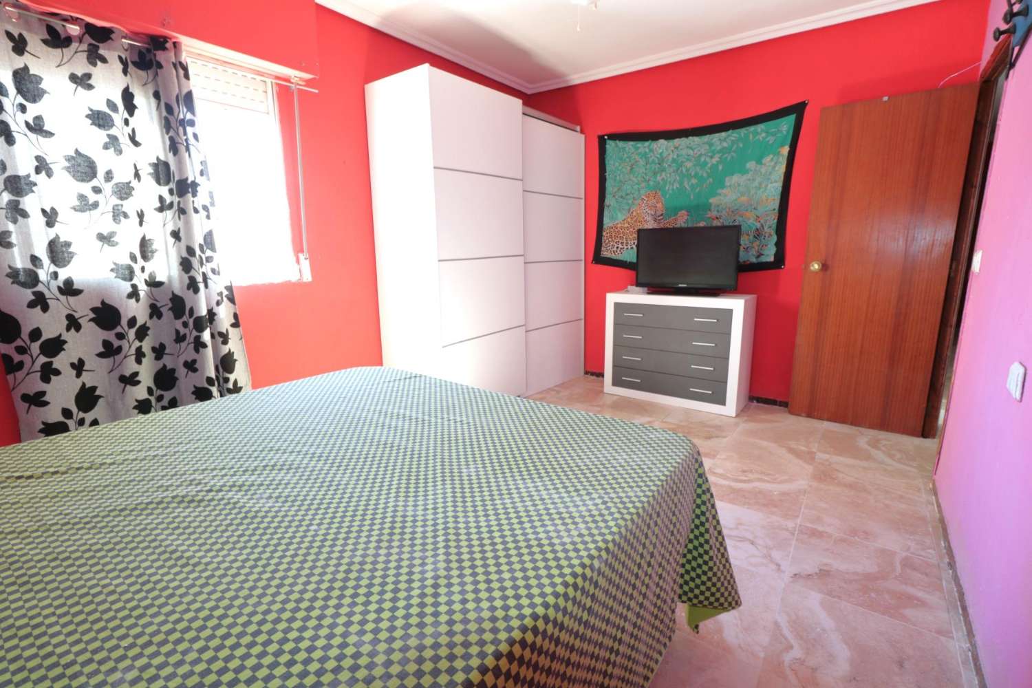 BYT 20 METRŮ OD PLÁŽE ACEQUIÓN – TORREVIEJA