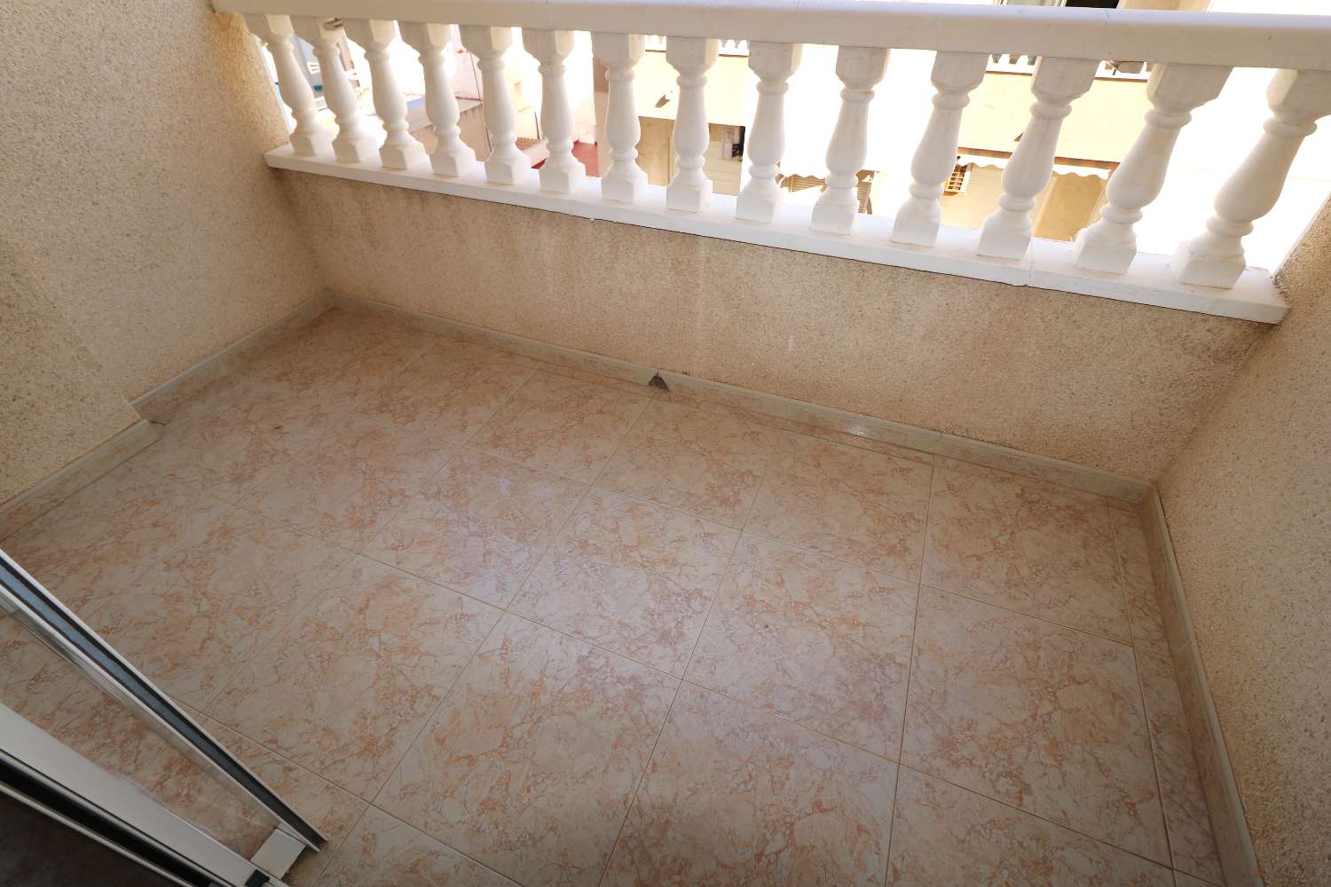 ÚTULNÝ BYT 75 METRŮ OD PLÁŽE – ACEQUIÓN, TORREVIEJA