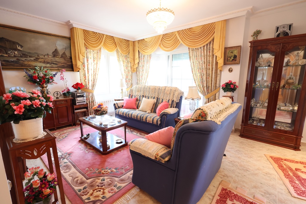 SAMOSTATNĚ STOJÍCÍ VILA V LAS FILIPINAS S POZEMKEM 1 514 M² A SOUKROMÝM BAZÉNEM