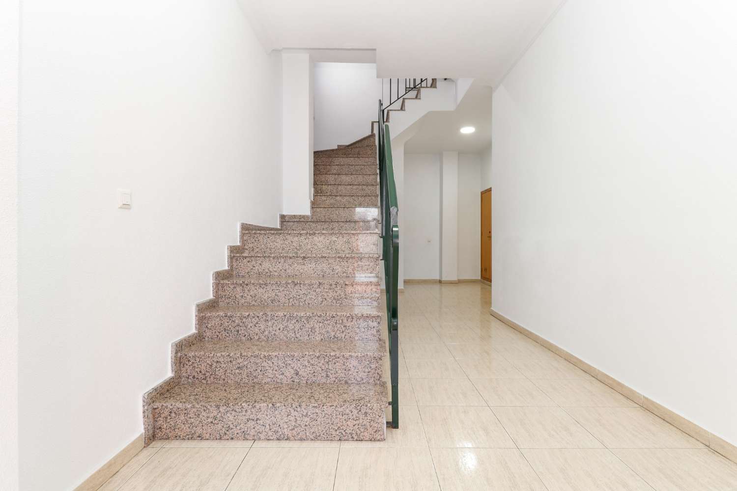 海边温馨公寓,配有私人日光浴室