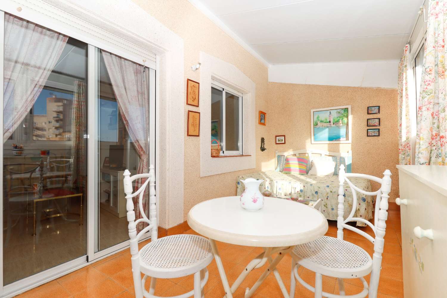 海边温馨公寓,配有私人日光浴室