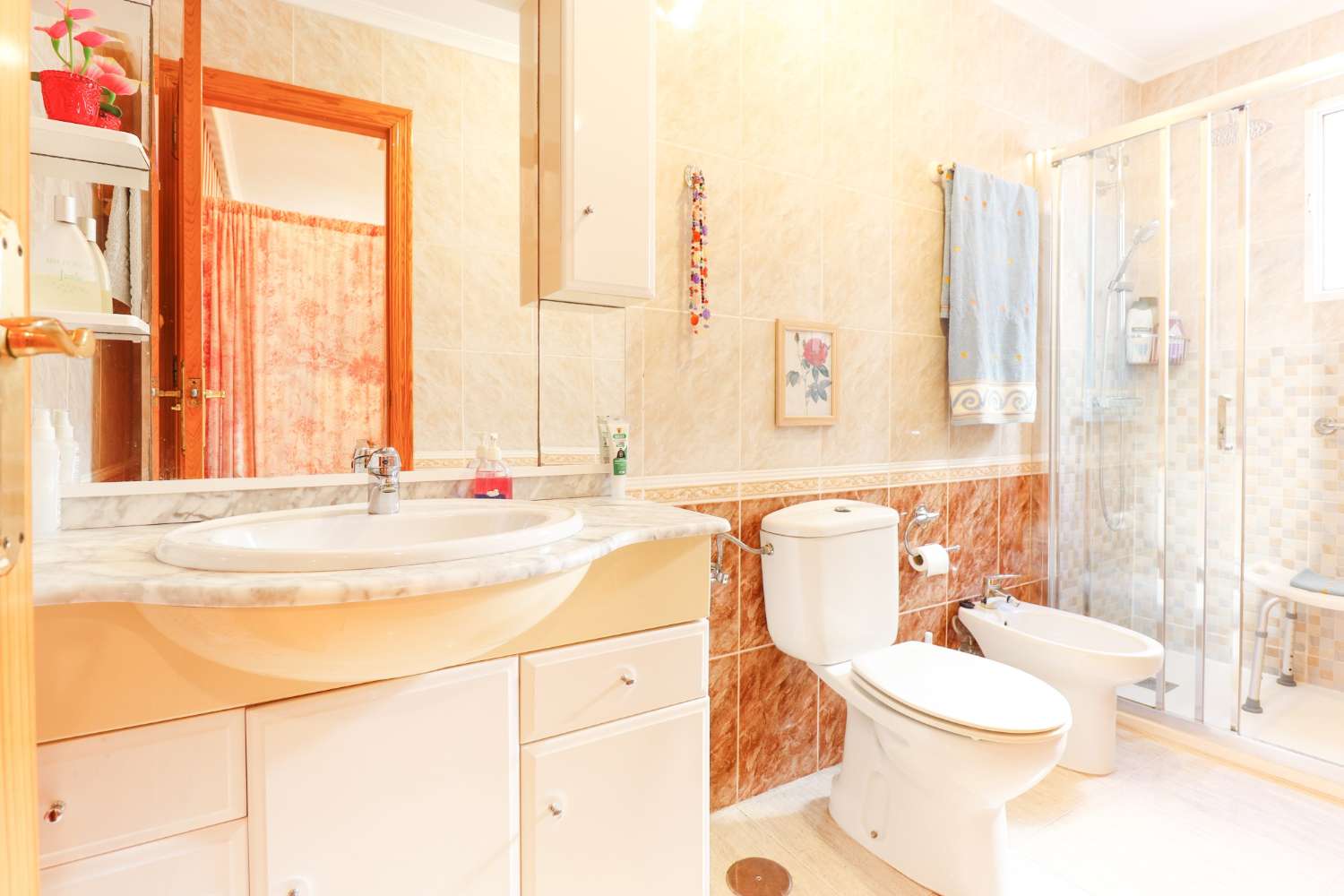 海边温馨公寓,配有私人日光浴室