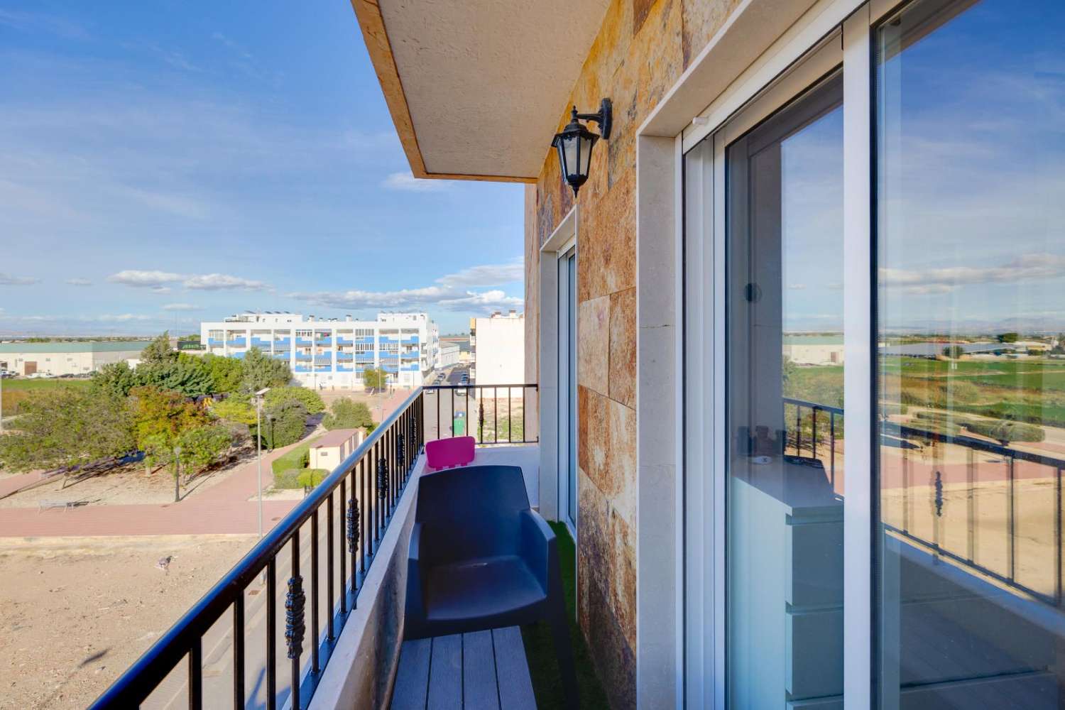 阿尔莫拉迪翻新的两居室顶层公寓——准备入住