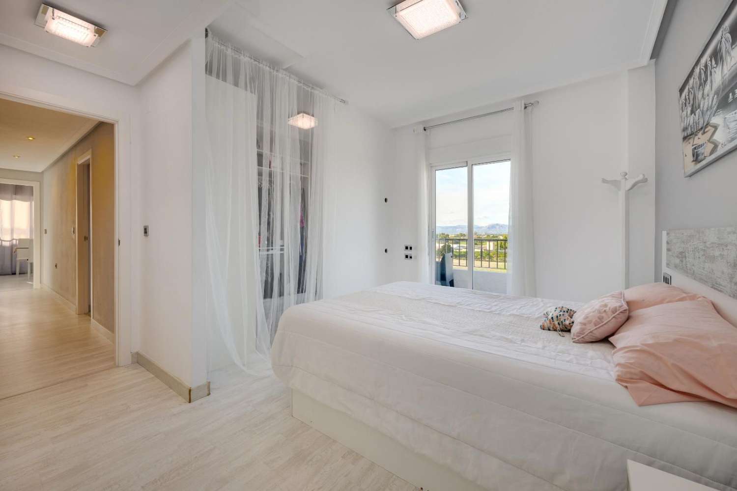 阿尔莫拉迪翻新的两居室顶层公寓——准备入住