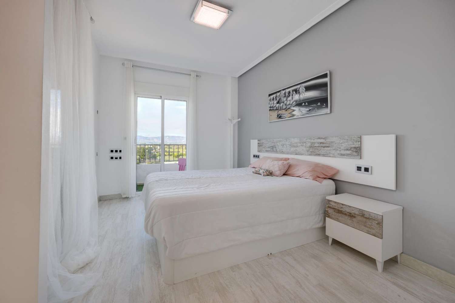 阿尔莫拉迪翻新的两居室顶层公寓——准备入住