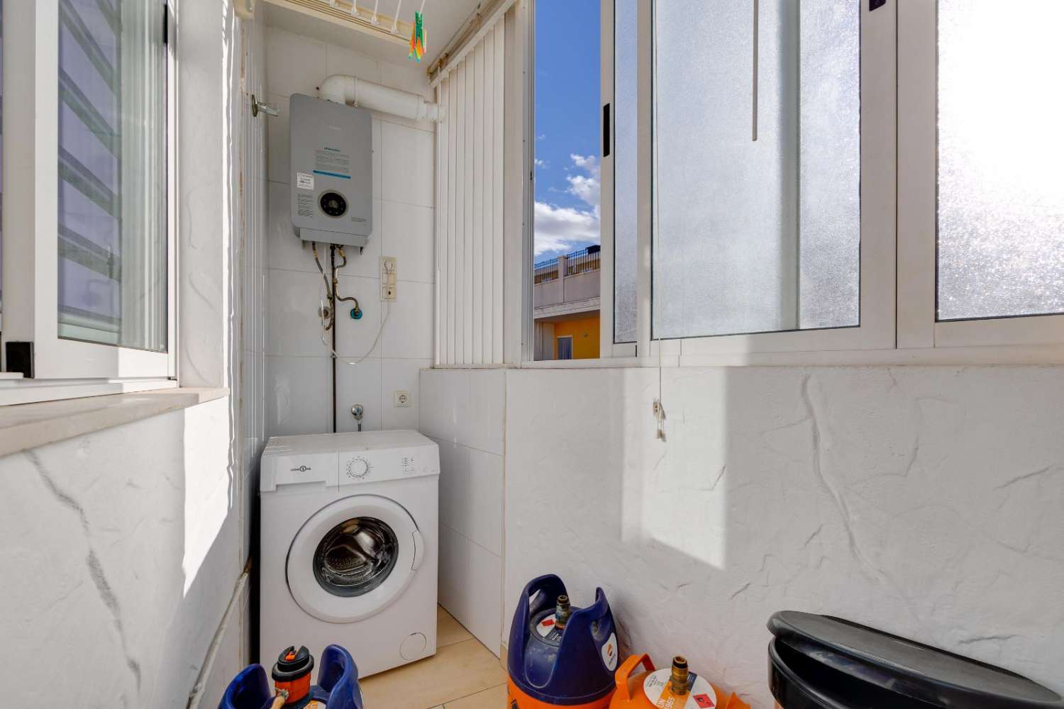 阿尔莫拉迪翻新的两居室顶层公寓——准备入住