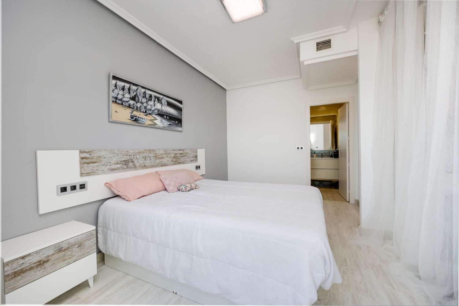 阿尔莫拉迪翻新的两居室顶层公寓——准备入住