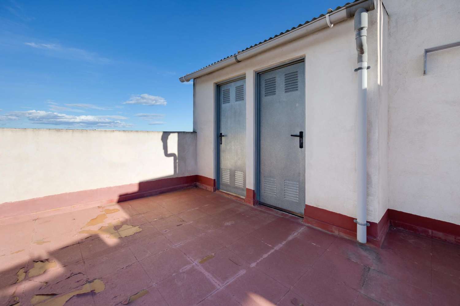 阿尔莫拉迪翻新的两居室顶层公寓——准备入住