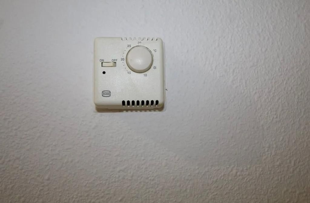 托雷维耶哈市中心宽敞的一楼公寓,配有两居室