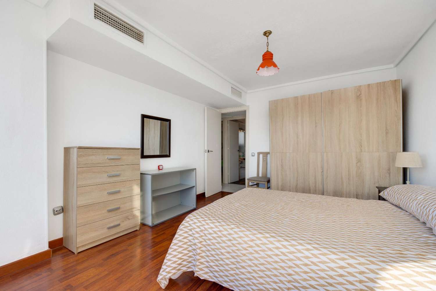 LUMINOSA VIVIENDA EN PLENO CENTRO DE TORREVIEJA