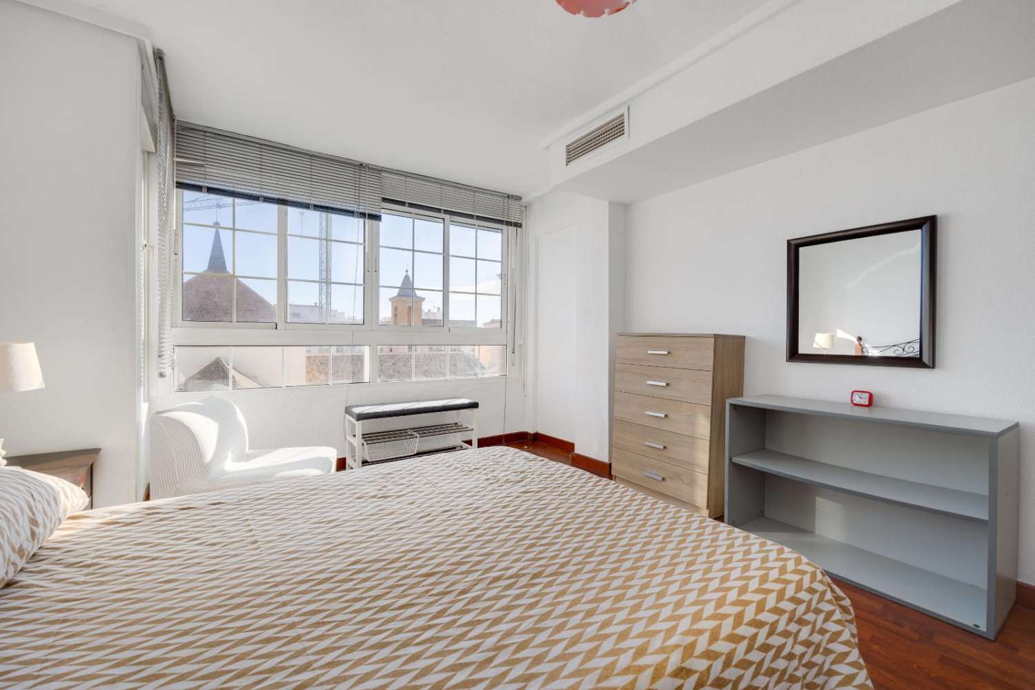 LUMINOSA VIVIENDA EN PLENO CENTRO DE TORREVIEJA