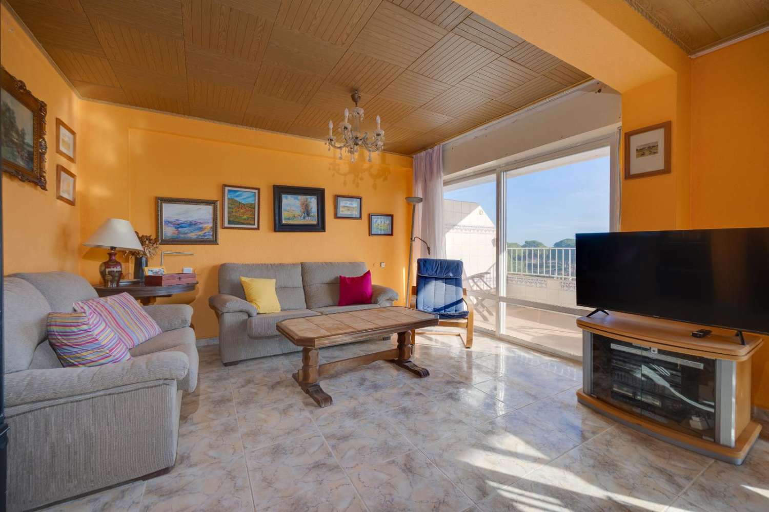 AMPLIO Y LUMINOSO PISO FRENTE A PARQUE NATURAL EN GUARDAMAR DEL SEGURA