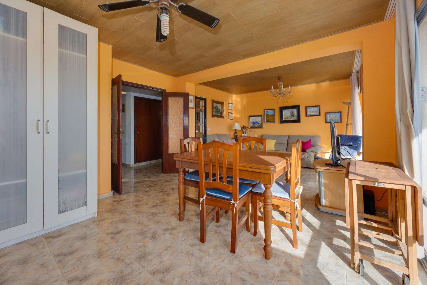 AMPLIO Y LUMINOSO PISO FRENTE A PARQUE NATURAL EN GUARDAMAR DEL SEGURA