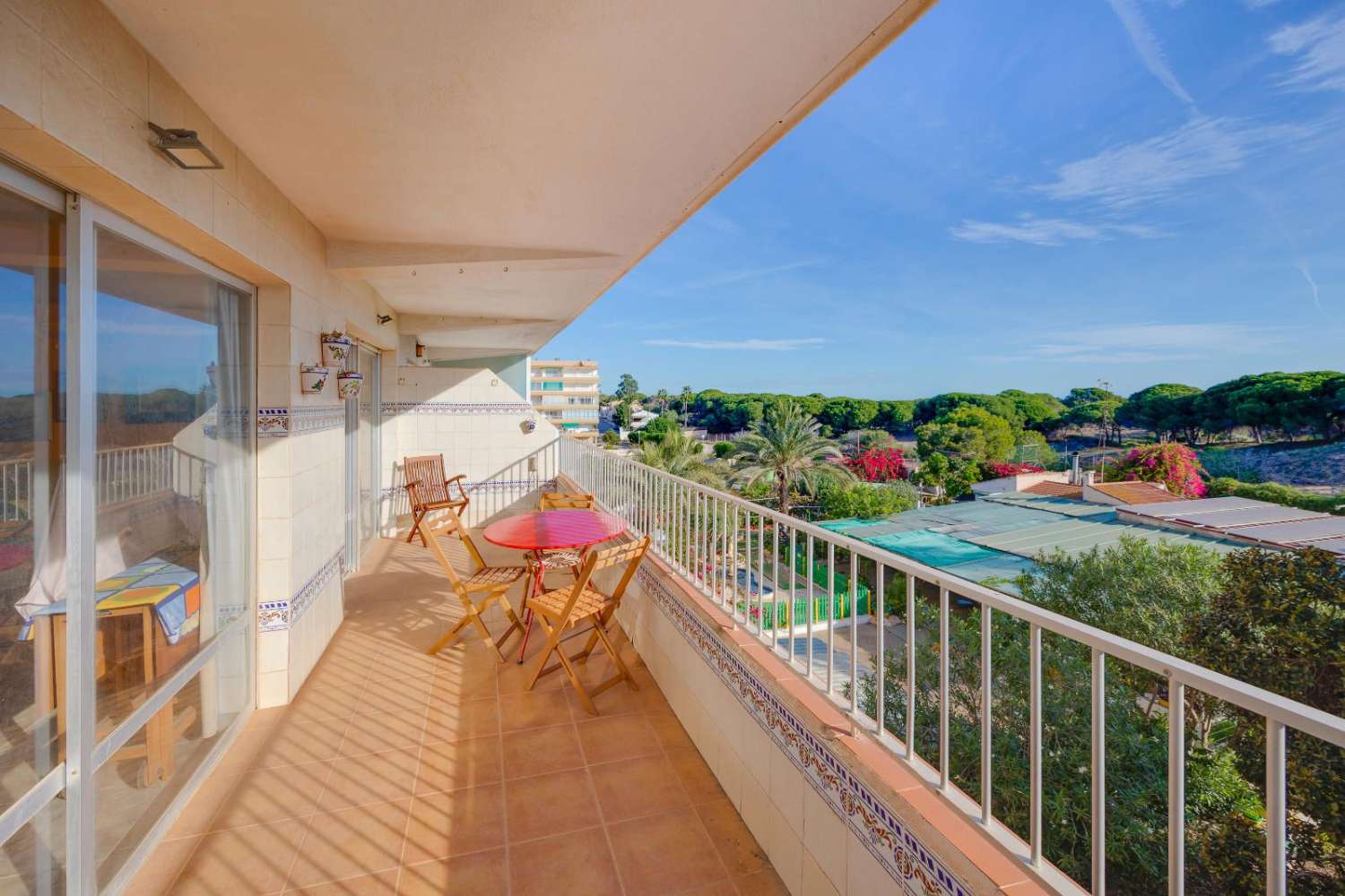 AMPLIO Y LUMINOSO PISO FRENTE A PARQUE NATURAL EN GUARDAMAR DEL SEGURA