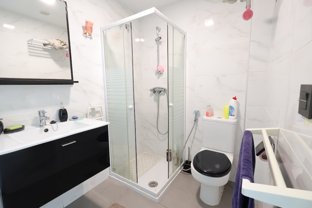 BUNGALOW EN PLANTA BAJA CON DOBLE JARDÍN Y ACCESO A PISCINA EN ZENIA BOULEVARD