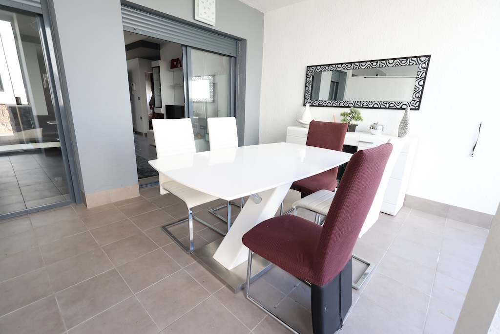 BUNGALOW EN PLANTA BAJA CON DOBLE JARDÍN Y ACCESO A PISCINA EN ZENIA BOULEVARD