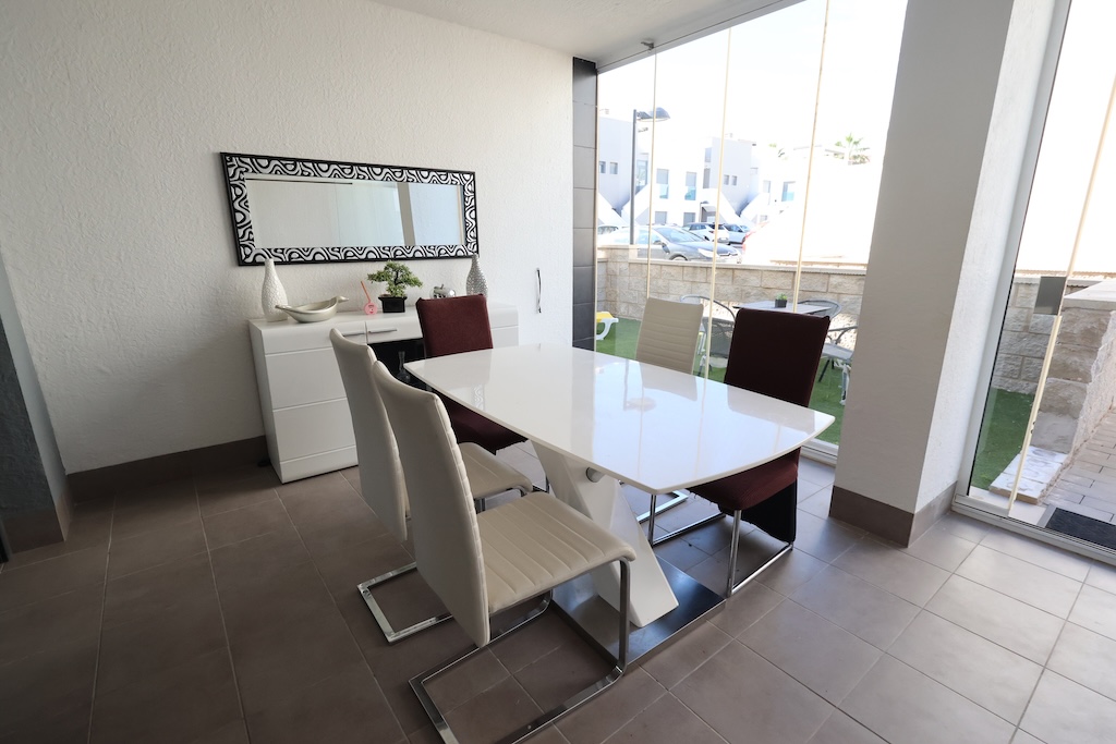 BUNGALOW EN PLANTA BAJA CON DOBLE JARDÍN Y ACCESO A PISCINA EN ZENIA BOULEVARD