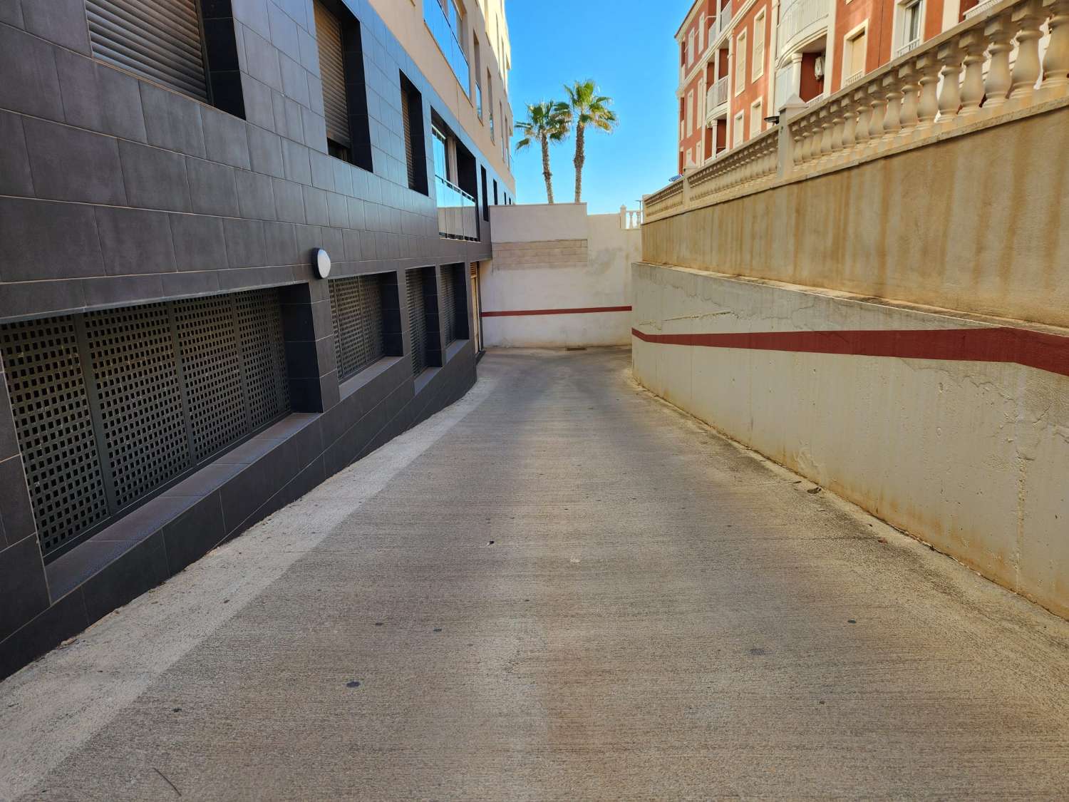 APARTAMENTO EN PRIMERA LÍNEA DE PLAYA CON TERRAZA Y PLAZA DE GARAJE