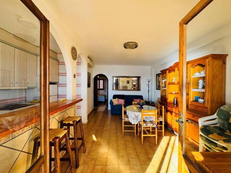 APARTAMENTO EN PRIMERA LÍNEA DE PLAYA CON TERRAZA Y PLAZA DE GARAJE