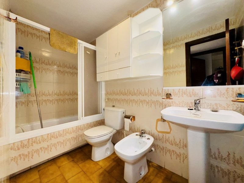 APARTAMENTO EN PRIMERA LÍNEA DE PLAYA CON TERRAZA Y PLAZA DE GARAJE