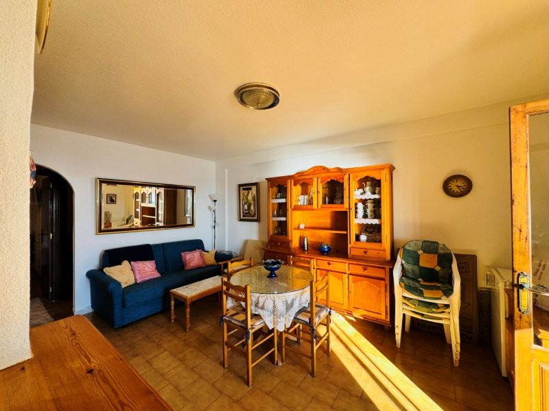 APARTAMENTO EN PRIMERA LÍNEA DE PLAYA CON TERRAZA Y PLAZA DE GARAJE