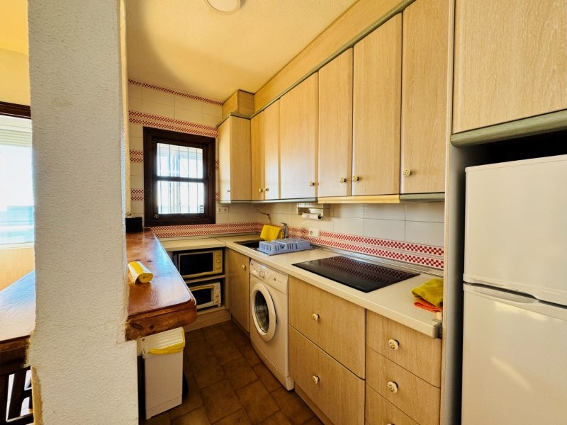 APARTAMENTO EN PRIMERA LÍNEA DE PLAYA CON TERRAZA Y PLAZA DE GARAJE