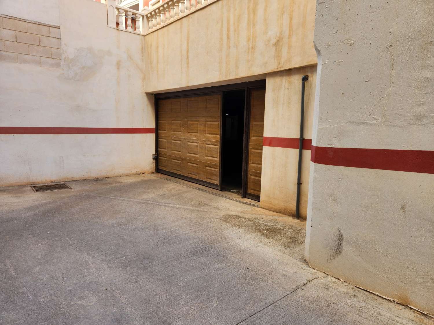 APARTAMENTO EN PRIMERA LÍNEA DE PLAYA CON TERRAZA Y PLAZA DE GARAJE