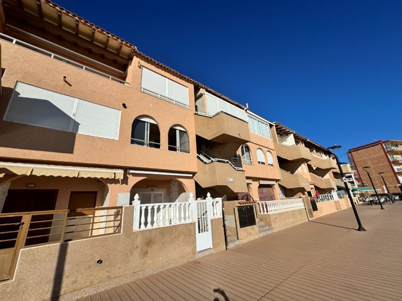 APARTAMENTO EN PRIMERA LÍNEA DE PLAYA CON TERRAZA Y PLAZA DE GARAJE