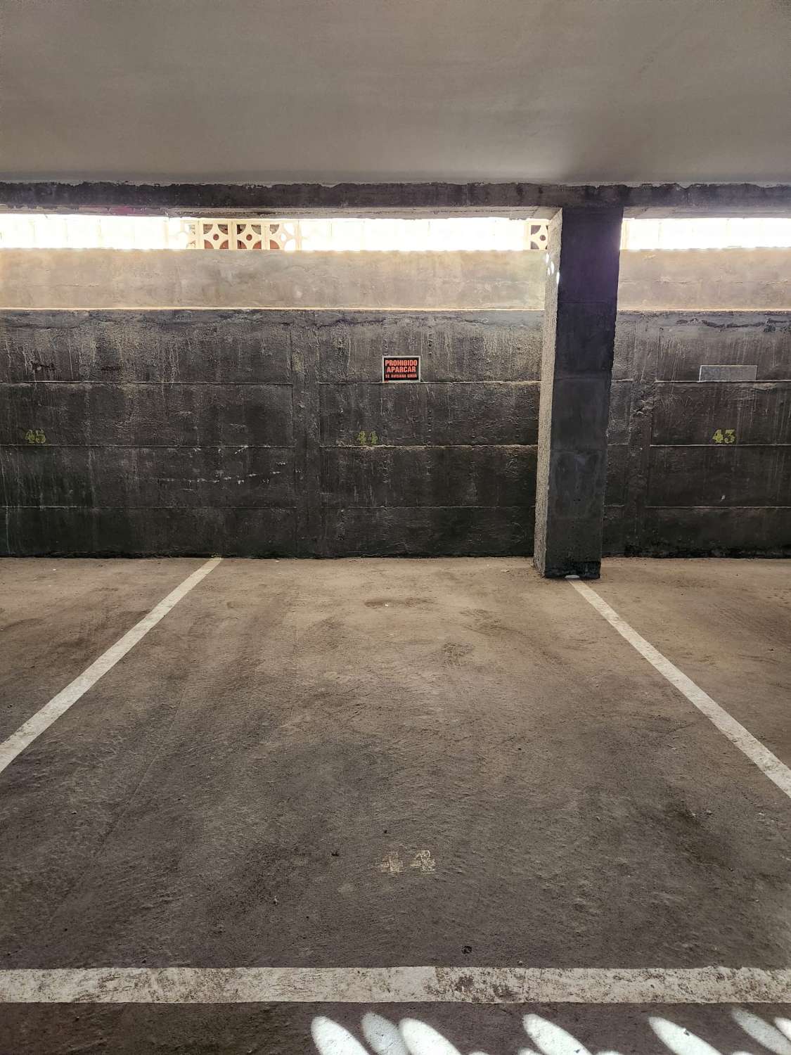 APARTAMENTO EN PRIMERA LÍNEA DE PLAYA CON TERRAZA Y PLAZA DE GARAJE