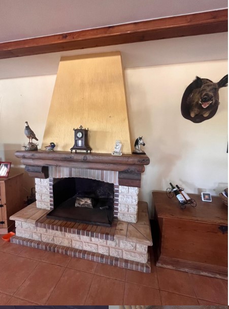 FINCA RÚSTICA CON GRAN PARCELA, PISCINA Y CUADRAS PARA CABALLOS