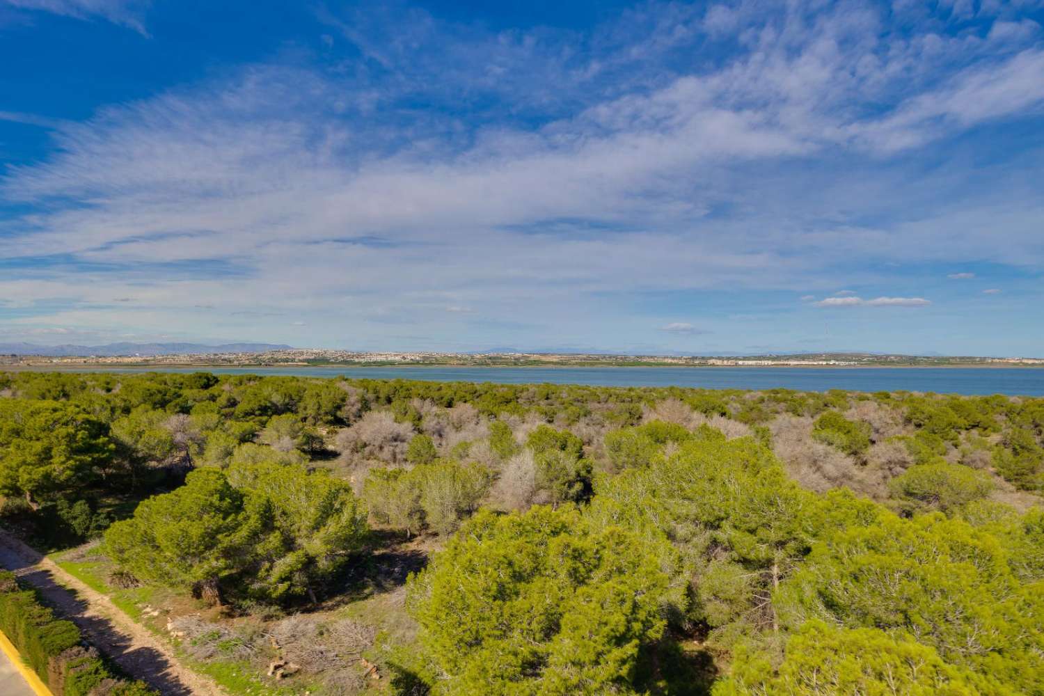 APPARTAMENTO AL PIANO TERRA CON TERRAZZA E VISTA SULLA PISCINA
