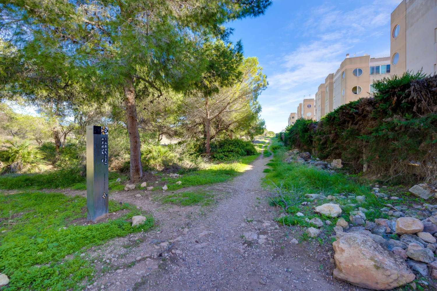 APPARTAMENTO AL PIANO TERRA CON TERRAZZA E VISTA SULLA PISCINA