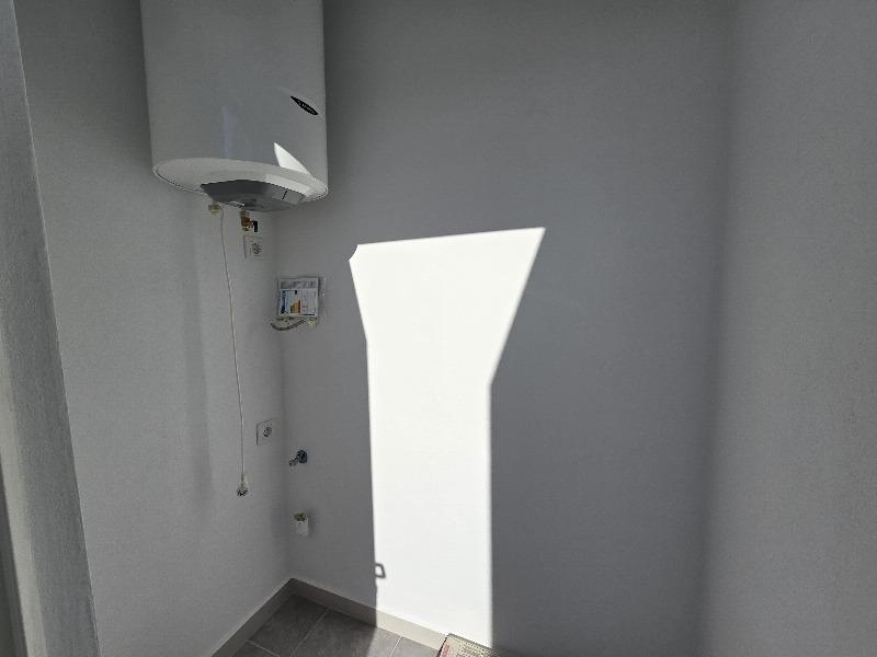 بنتهاوس حصري مجدد يبعد درجات من المسابح الطبيعية