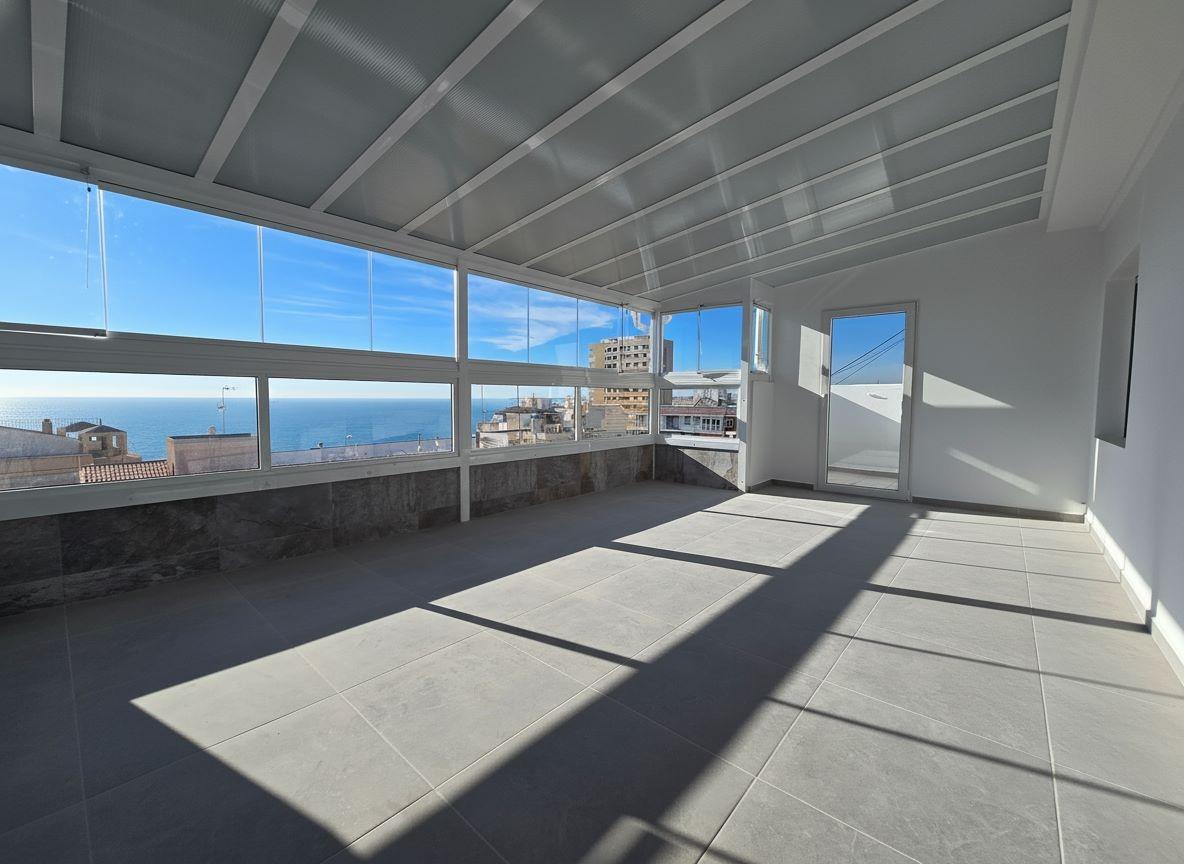 بنتهاوس حصري مجدد يبعد درجات من المسابح الطبيعية