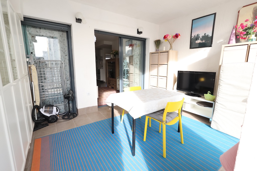 MØBLERET BUNGALOW MED AIRCONDITION OG GARAGE