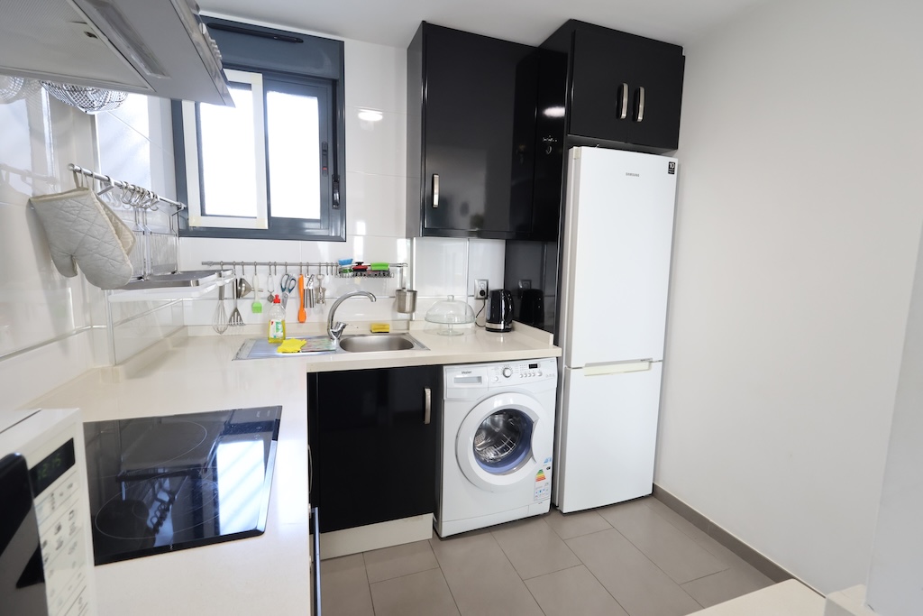 MØBLERET BUNGALOW MED AIRCONDITION OG GARAGE