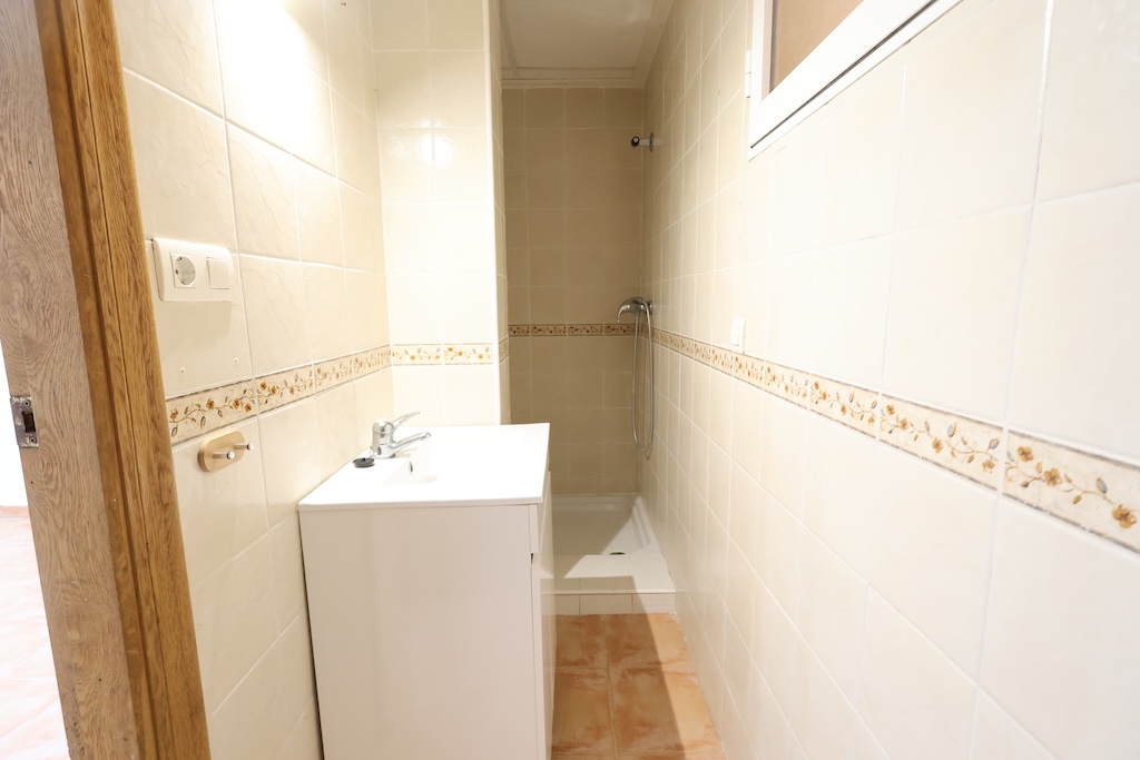 فيلا منفصلة في فيلامارتين مع قبو وقطعة أرض كبيرة وقريبة من ملاعب الغولف